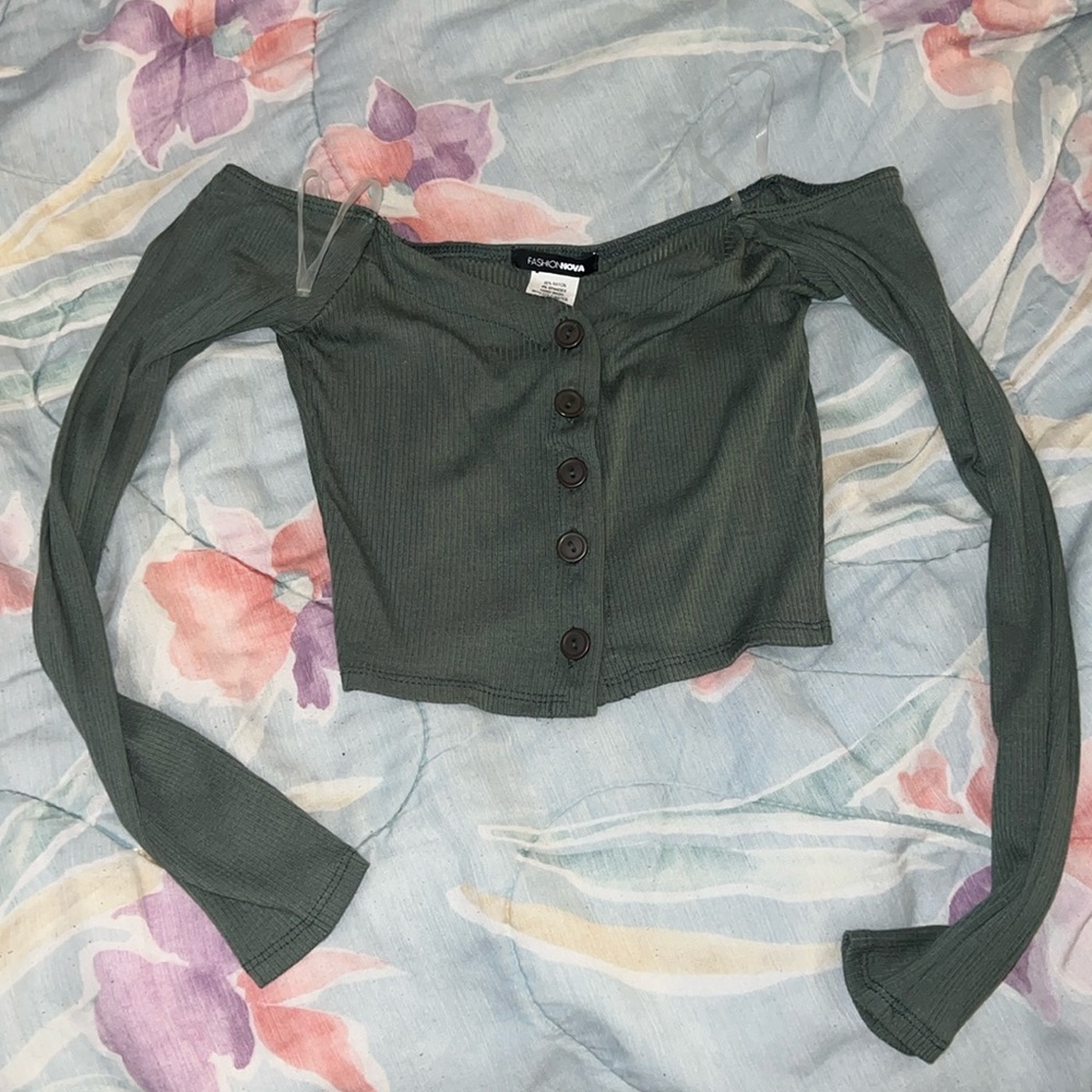 Off-Shoulder crop top